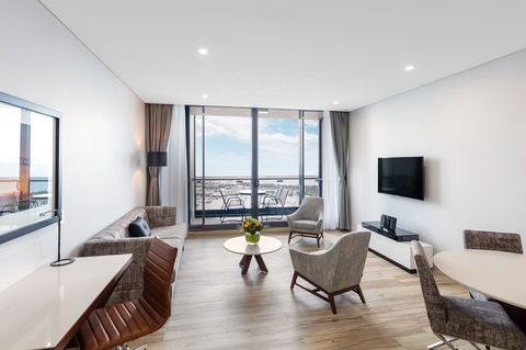 Meriton Suites Southport - Accommodation Newcastle 10