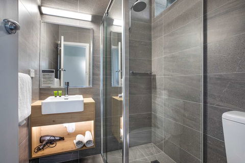 Skyways Hotel - Accommodation Newcastle 4