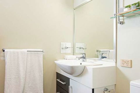 Mantra One Sandy Bay Road - Accommodation Newcastle 1