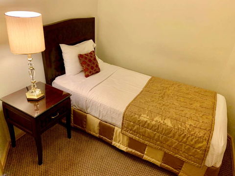 Royal Albert Hotel - Accommodation Newcastle 2