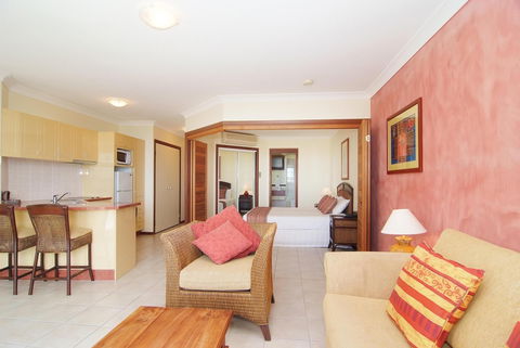At Waters Edge Resort - Accommodation Newcastle 2