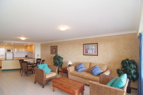 At Waters Edge Resort - Accommodation Newcastle 5