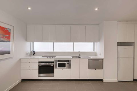 Travelodge Melbourne Docklands - Accommodation Newcastle 7