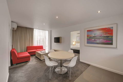 Travelodge Melbourne Docklands - Accommodation Newcastle 8