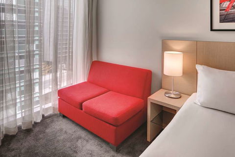 Travelodge Melbourne Docklands - Accommodation Newcastle 14