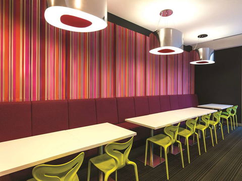 Travelodge Melbourne Docklands - Accommodation Newcastle 17