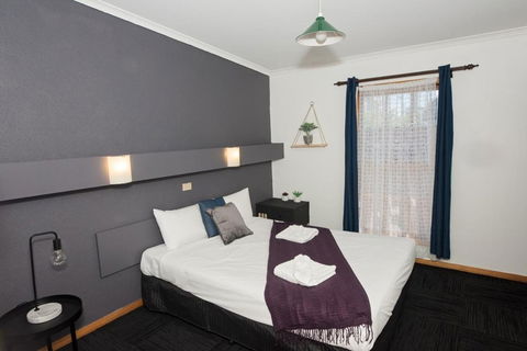 Elm Court Motel - Accommodation Newcastle 0