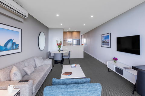 Meriton Suites Waterloo - Accommodation Newcastle 5