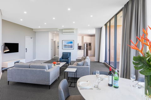 Meriton Suites Waterloo - Accommodation Newcastle 6