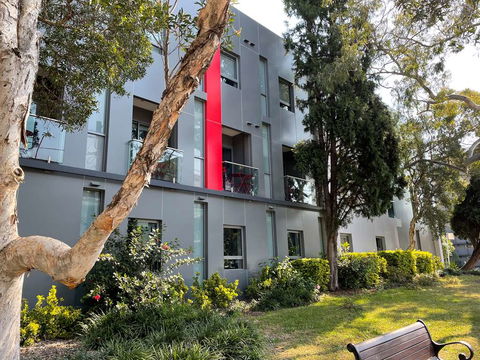 Best Western Plus Camperdown Suites - Accommodation Newcastle 0