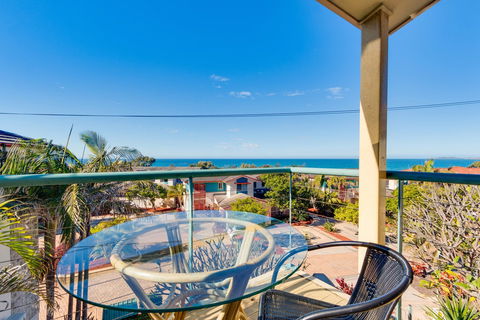 Aqualuna Beach Resort - Accommodation Newcastle 0