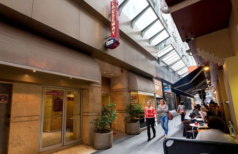 Causeway Inn On The Mall - Accommodation Newcastle 0