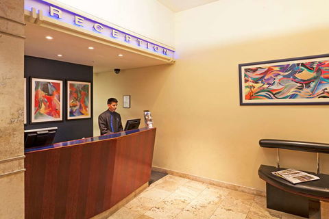 Causeway Inn On The Mall - Accommodation Newcastle 2