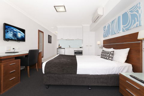 Chino Hotel - Accommodation Newcastle 2