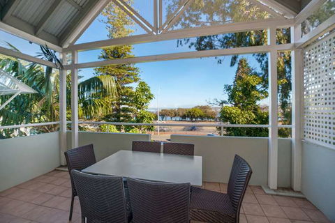 Broadwater Resort Apartments - Accommodation Newcastle 0