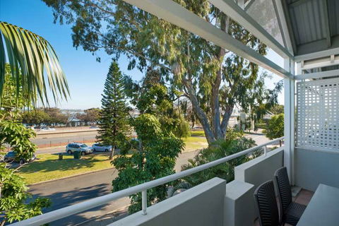Broadwater Resort Apartments - Accommodation Newcastle 1