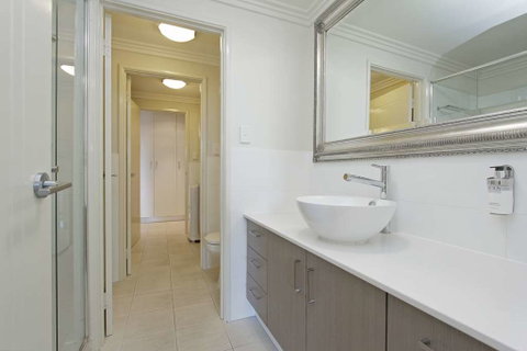 Zappeion Apartments - Accommodation Newcastle 2