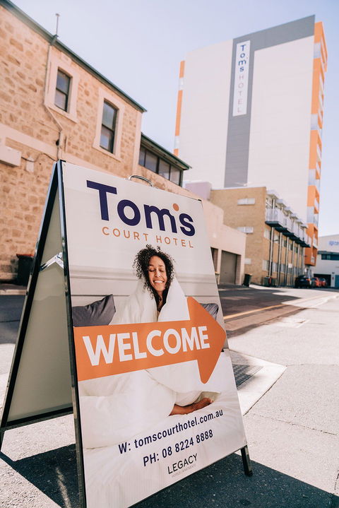 Tom's Court Hotel - Accommodation Newcastle 2