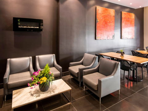 Hotel Ibis World Square - Accommodation Newcastle 2