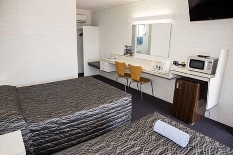 Coastal Bay Motel - Accommodation Newcastle 2