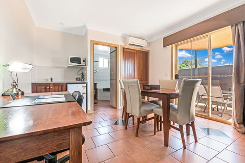 The Georgian Motor Lodge - Accommodation Newcastle 0