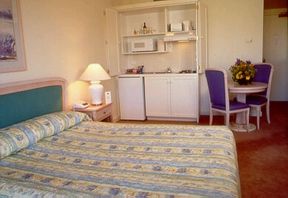The Crescent On Bayswater - Accommodation Newcastle 0