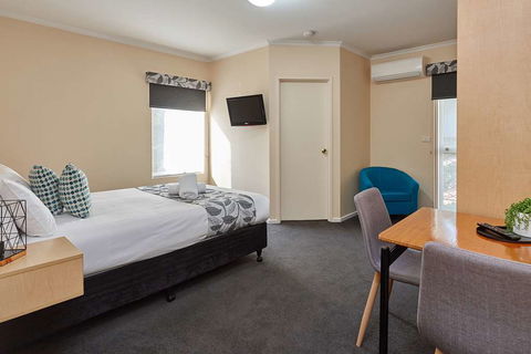 Elphin Villas - Accommodation Newcastle 2