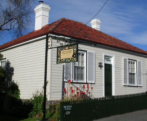 Alice's Cottages - Accommodation Newcastle 0