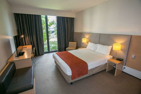 Alpha Hotel Eastern Creek - Accommodation Newcastle 2