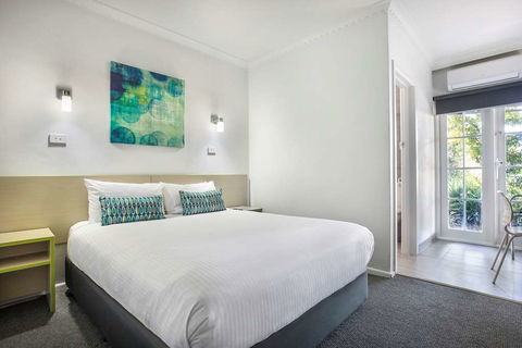 Skyways Hotel - Accommodation Newcastle 2