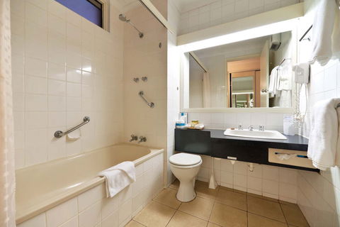 Beachfront Voyager Motor Inn - Accommodation Newcastle 1