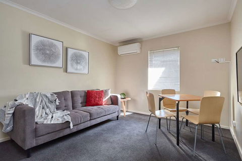 Elphin Villas - Accommodation Newcastle 1