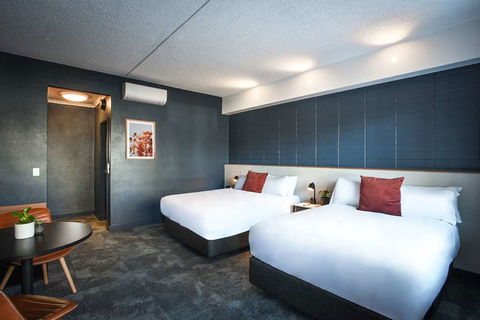 HotelMOTEL - Accommodation Newcastle 2