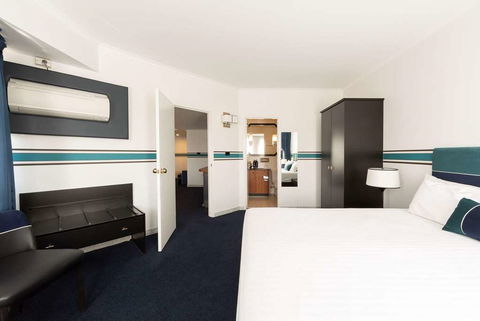 Ramada By Wyndham Diplomat Canberra - Accommodation Newcastle 2