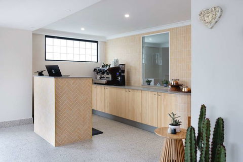 Hotel Hacienda - Accommodation Newcastle 1