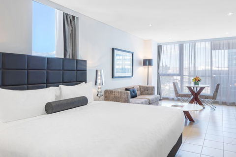 Meriton Suites Broadbeach - Accommodation Newcastle 1