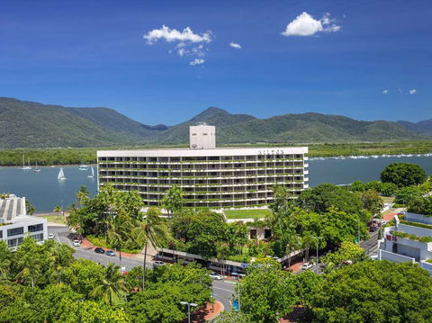 Hilton Cairns - Accommodation Newcastle 2