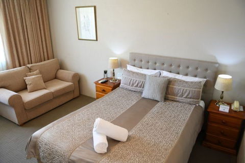 Cotswold Gardens - Accommodation Newcastle 1