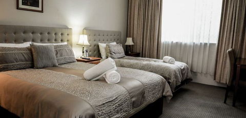 Cotswold Gardens - Accommodation Newcastle 2