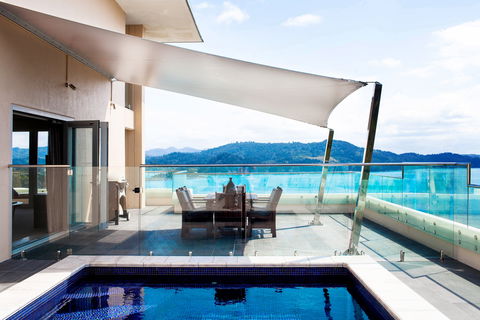 Reef View Hotel - Accommodation Newcastle 2