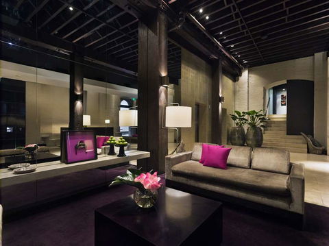 Establishment Hotel - Accommodation Newcastle 2