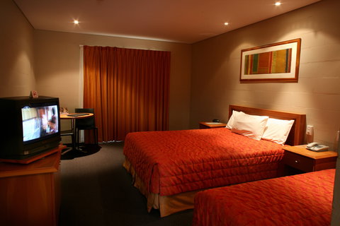 Outback Hotel & Lodge - Accommodation Newcastle 2