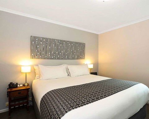 Quality Inn & Suites Menzies - Accommodation Newcastle 4