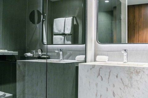 West Hotel Sydney, Curio Collection - Accommodation Newcastle 6