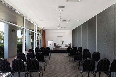 Rydges Bankstown - Accommodation Newcastle 7