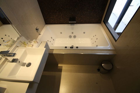 Holiday Inn Warwick Farm - Accommodation Newcastle 5