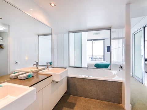 Grand Mercure Apartments Bargara - Accommodation Newcastle 6