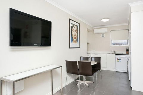 Forrest Hotel & Apartments - Accommodation Newcastle 2