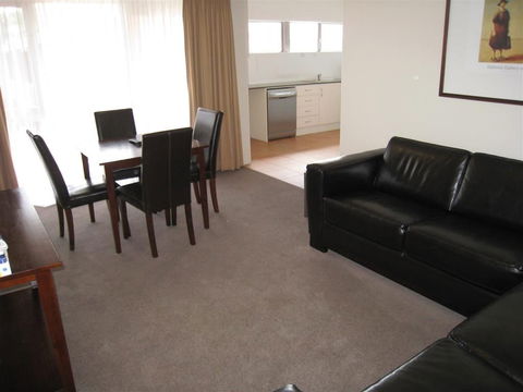 Forrest Hotel & Apartments - Accommodation Newcastle 3