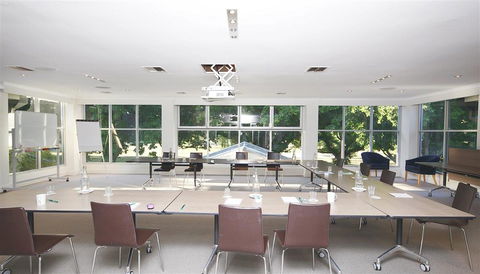 Forrest Hotel & Apartments - Accommodation Newcastle 4